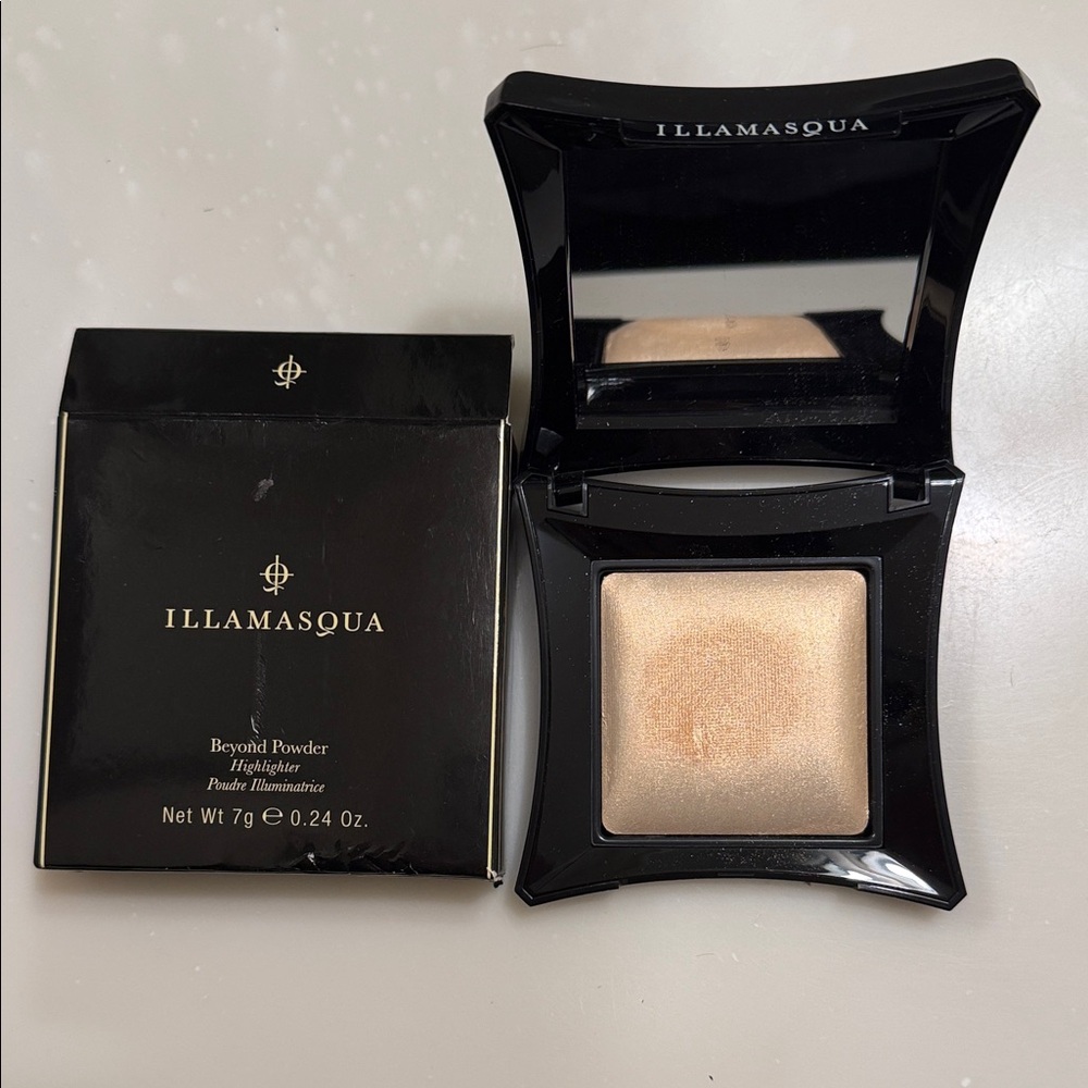 Illamasqua Beyond Powder Highlighter - OMG color